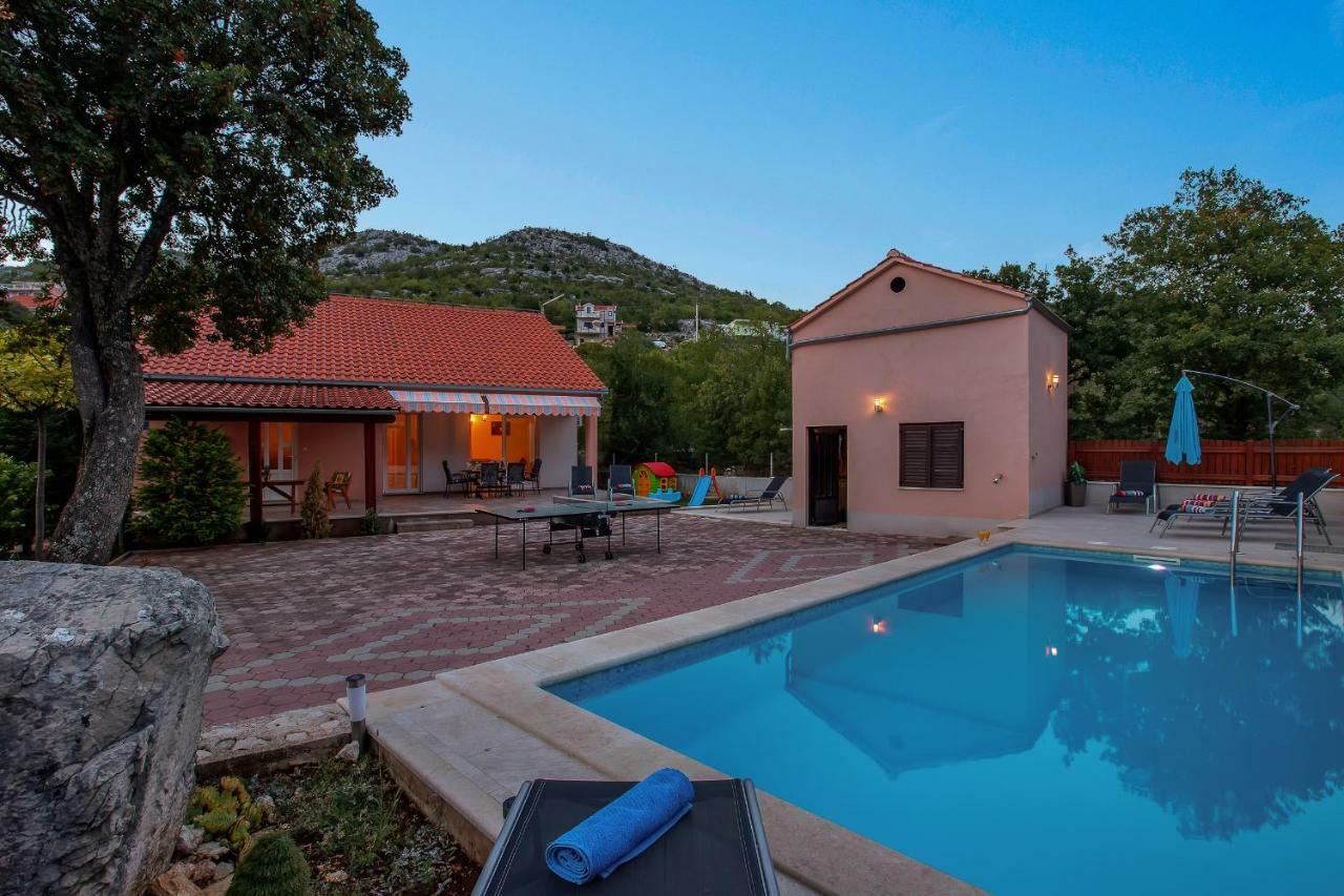 Villa Zvonimir Zagvozd Bagian luar foto